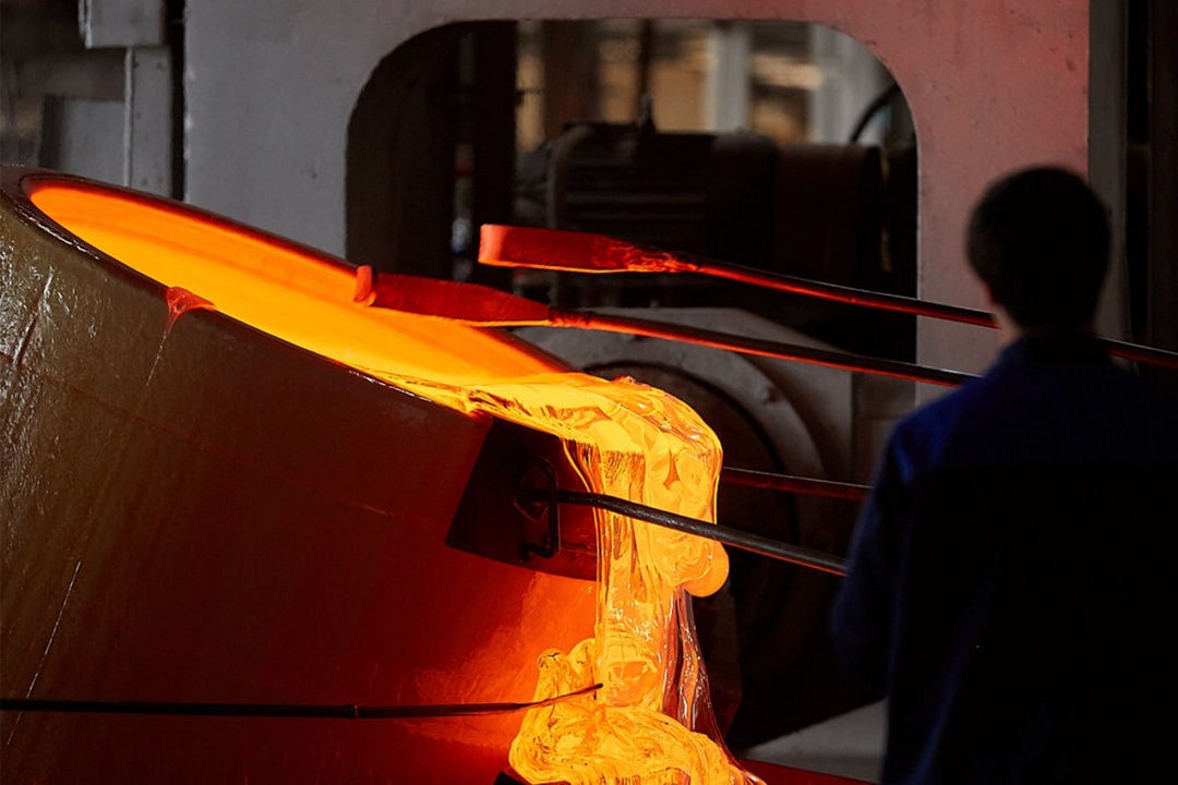 Горячего контента не хотите ли? Это фото из цеха предприятия холдинга «Швабе», где трудятся работники стекольной промышленности