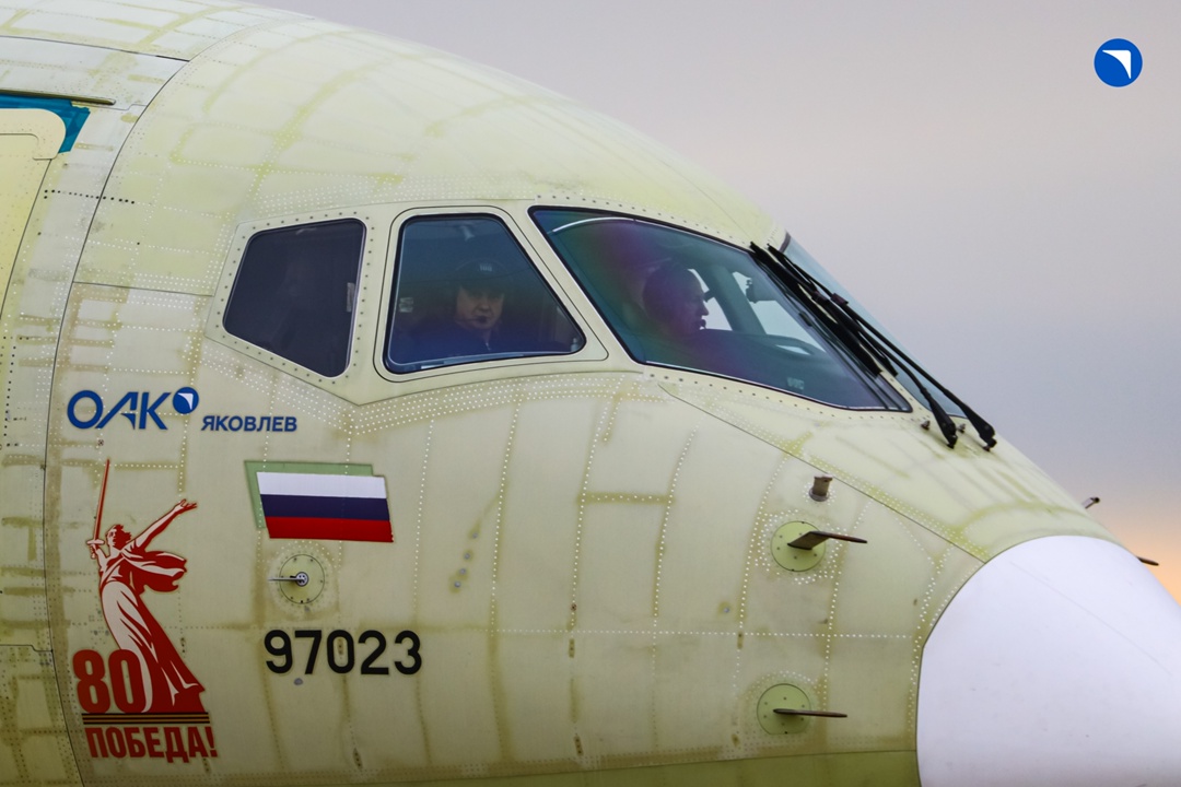 Вы уже смотрели видео, как самолет купается в бассейне?