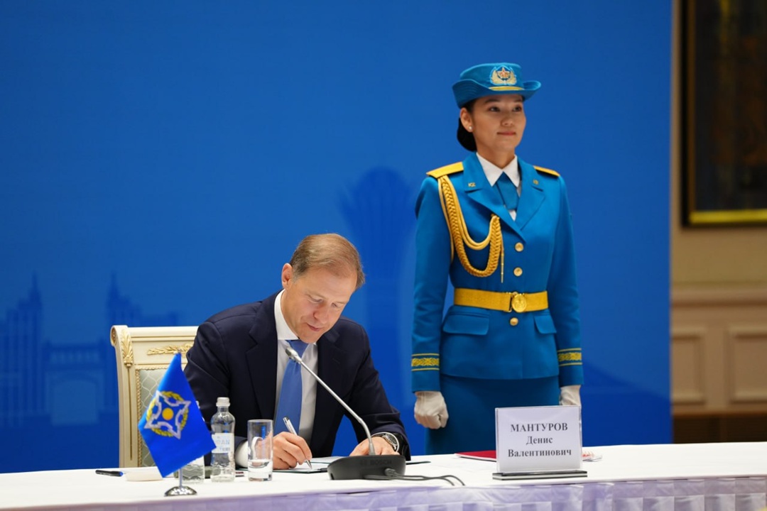 Денис Мантуров в Астане провел XXIII заседание Межгосударственной комиссии по военно-экономическому сотрудничеству ОДКБ.