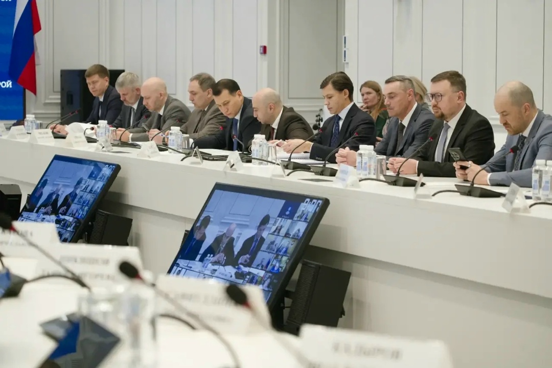 В Минстрое России прошло еженедельное оперативное совещание под председательством Министра строительства и ЖКХ РФ Ирека Файзуллина