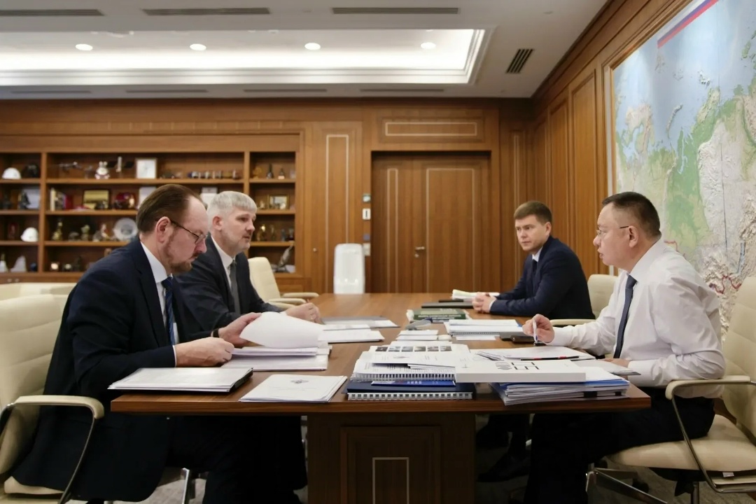 Глава Минстроя России Ирек Файзуллин провел рабочее совещание с начальником Главгосэкспертизы России Игорем Маныловым