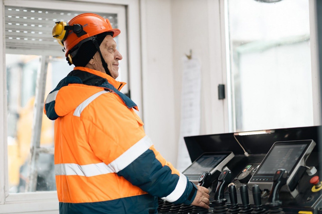 С юбилеем! Южно-Кузбасское геологоразведочное управление (ЮжКузбассГРУ) отметило 20-летие.