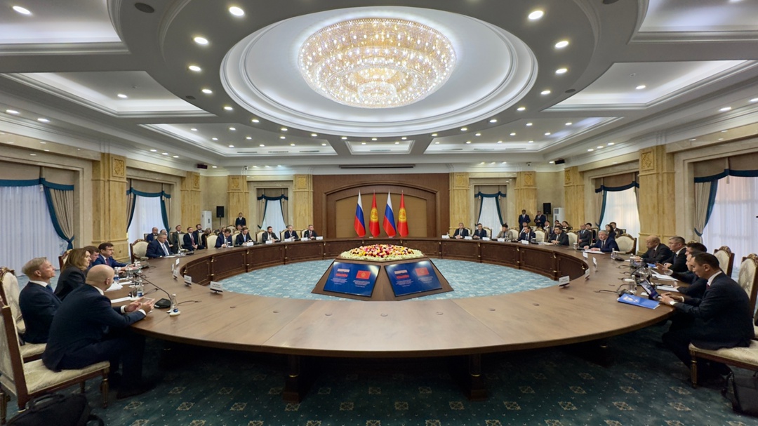 Алексей Оверчук совместно с председателем кабинета министров – руководителем администрации президента Киргизской Республики Адылбеком Касымалиевым провели…