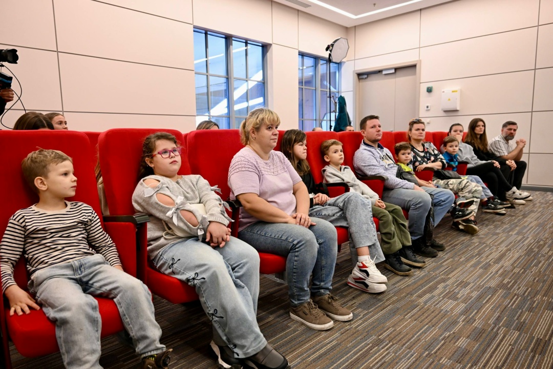 Расширяем географию помощи Ленинградская область стала 11-м регионом, в котором Благотворительный фонд «ЛУКОЙЛ» реализует программу поддержки людей с…