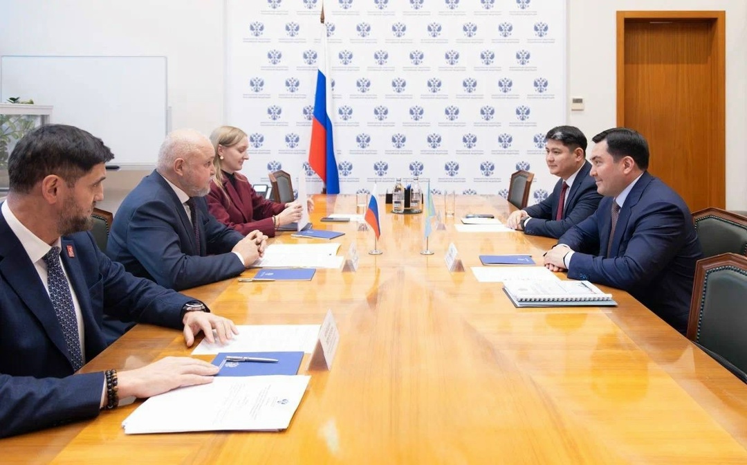 Сергей Цивилев провел рабочую встречу с Министром энергетики Республики Казахстан Ерланом Аккенженовым