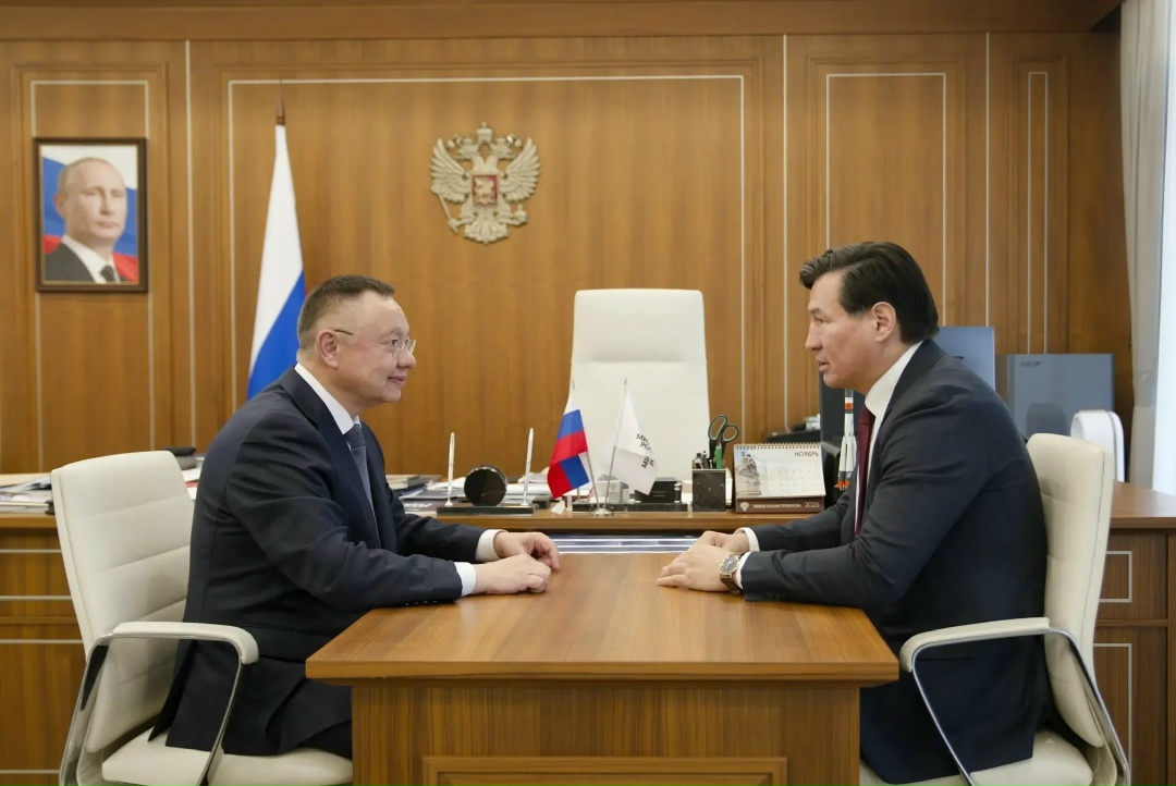 Глава Минстроя России Ирек Файзуллин провел рабочую встречу с Главой Республики Калмыкии Бату Хасиковым