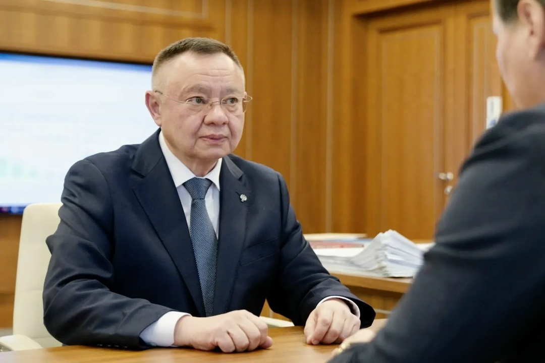 Глава Минстроя России Ирек Файзуллин провел рабочую встречу с Главой Республики Калмыкии Бату Хасиковым