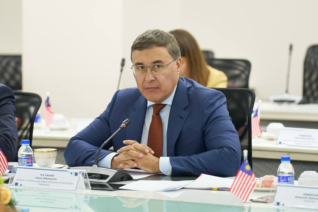 Глава Минобрнауки России Валерий Фальков встретился с министром науки, технологий и инноваций Малайзии Чанг Ли Каном в Куала-Лумпуре.