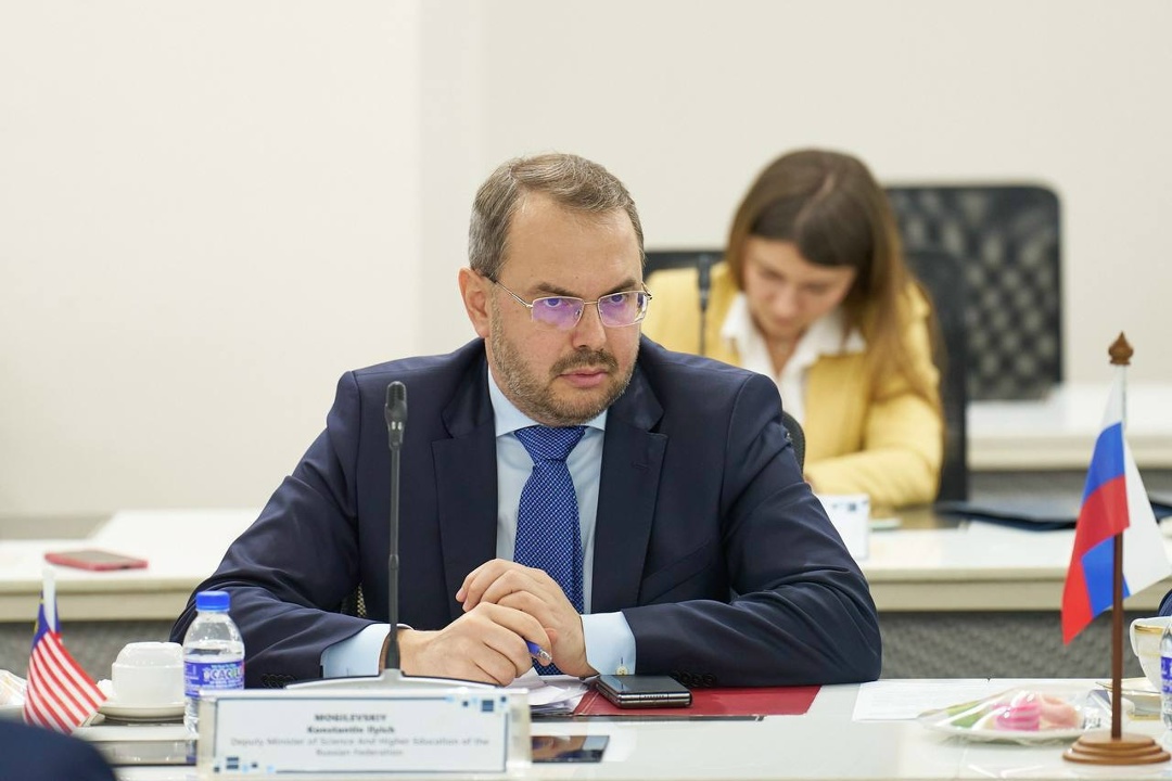 Глава Минобрнауки России Валерий Фальков встретился с министром науки, технологий и инноваций Малайзии Чанг Ли Каном в Куала-Лумпуре.