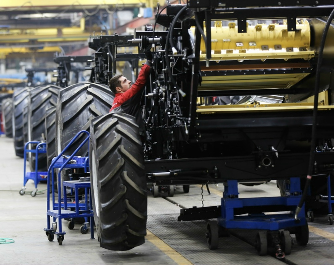 Правительство продолжит контролировать динамику поставок сельхозтехники аграриям, сказал вице-премьер Дмитрий Патрушев в ходе правительственного часа в Госдуме