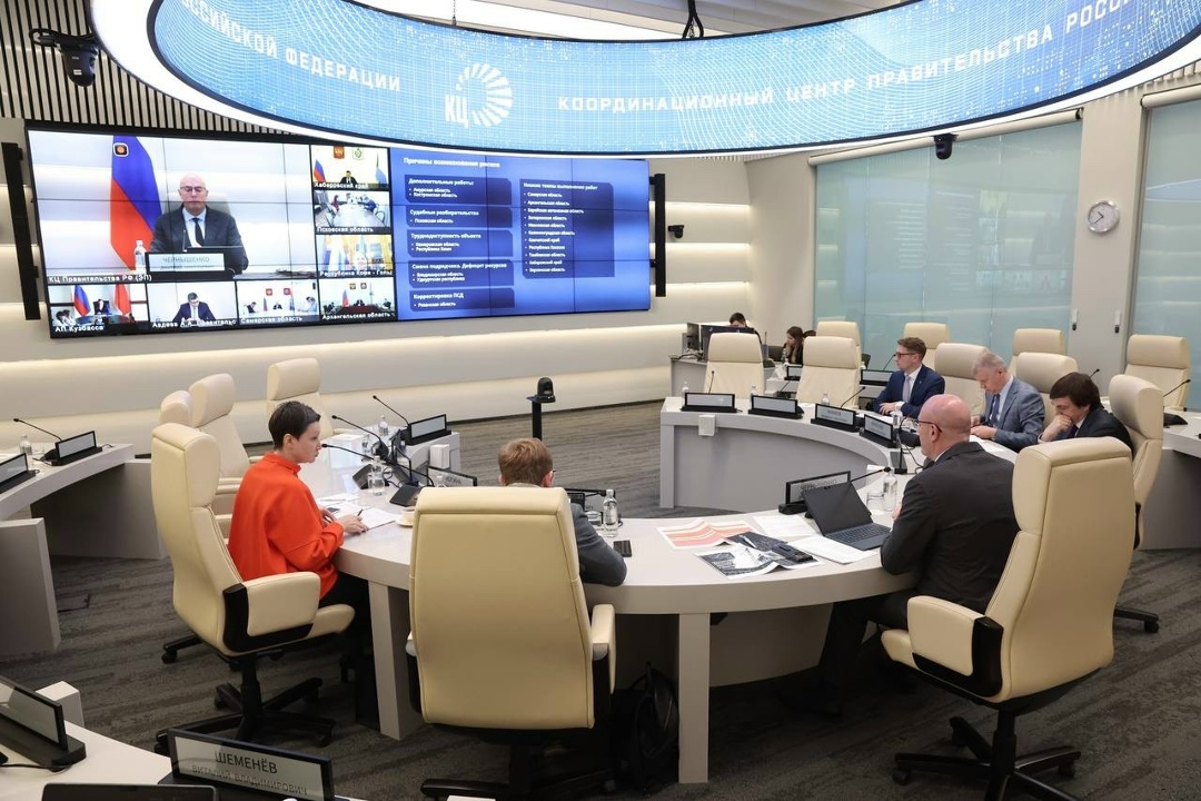 Дмитрий Чернышенко: Губернаторы должны взять на особый контроль стройку и капремонт объектов образования.