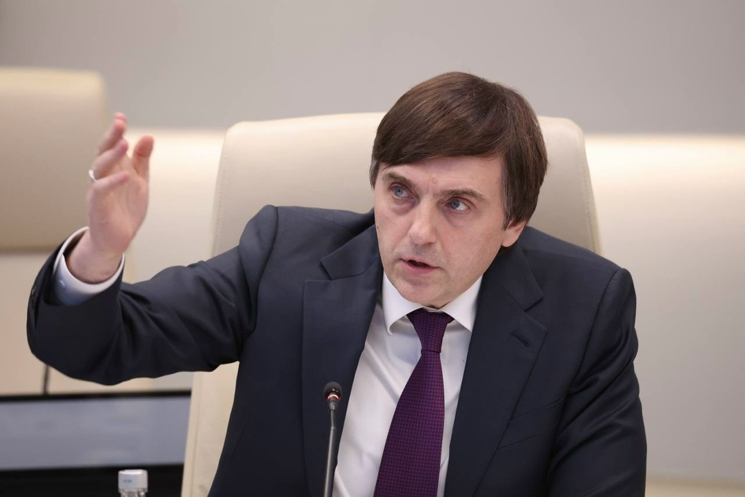 Дмитрий Чернышенко: Губернаторы должны взять на особый контроль стройку и капремонт объектов образования.