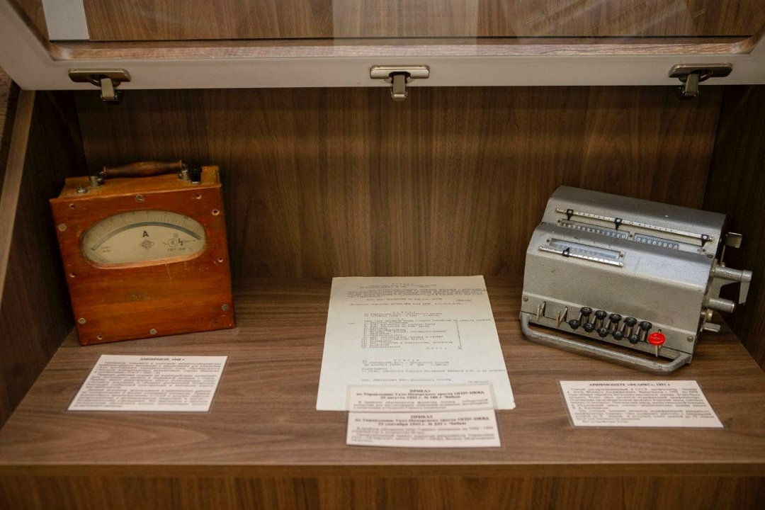 Обновление в стиле ретро ЛУКОЙЛ воссоздал аудиторию -х годов в ухтинском горно-нефтяном колледже.