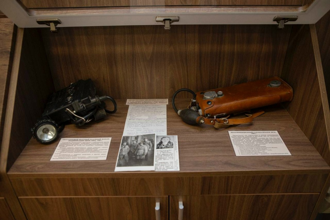 Обновление в стиле ретро ЛУКОЙЛ воссоздал аудиторию -х годов в ухтинском горно-нефтяном колледже.