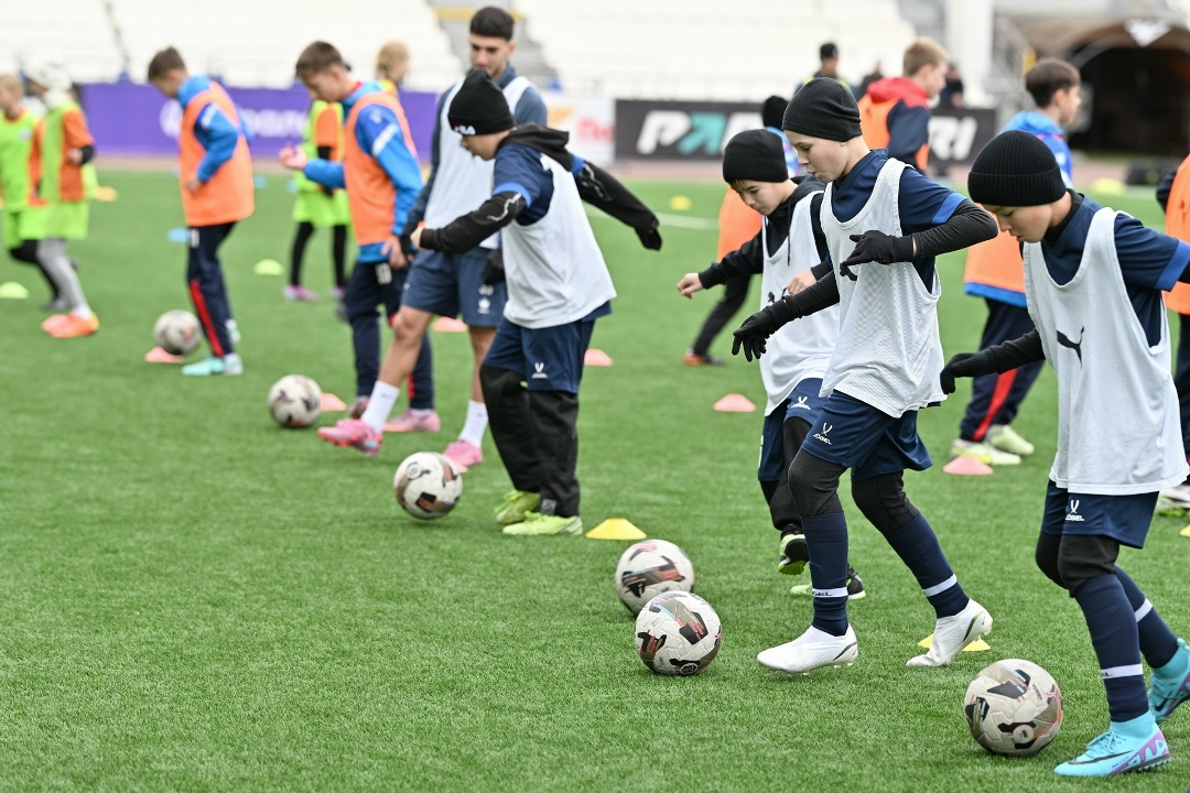 «НОВАТЭК-Челябинск» организовал футбольный мастер-класс