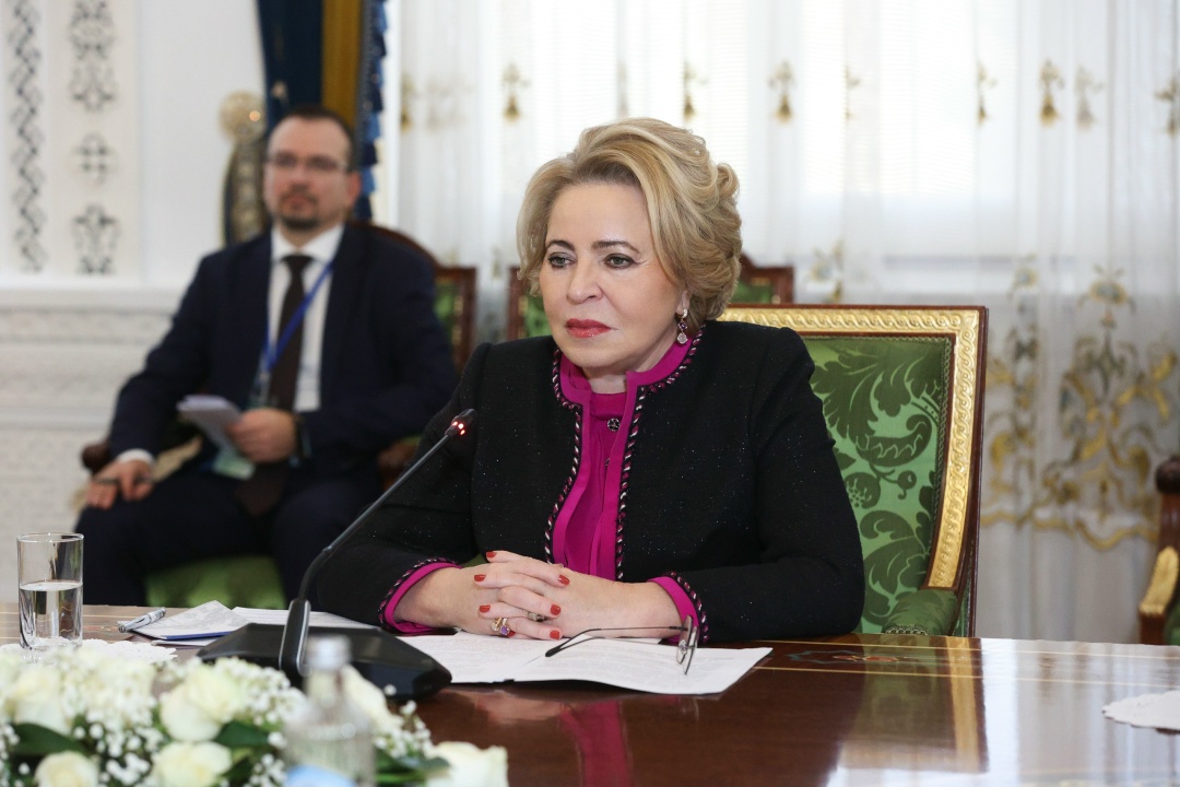 Председатель Совета Федерации Валентина Матвиенко и Председатель Сената Парламента Республики Казахстан Маулен Ашимбаев провели встречу «на полях» осенней…