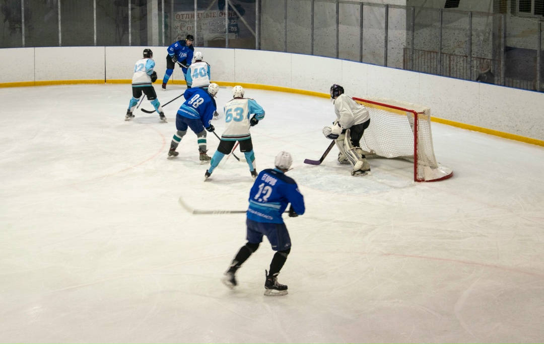 БОЛЕЕМ ЗА «ГЕЛИЙ» - В СВОБОДНОМ ОТКРЫТ ХОККЕЙНЫЙ СЕЗОН