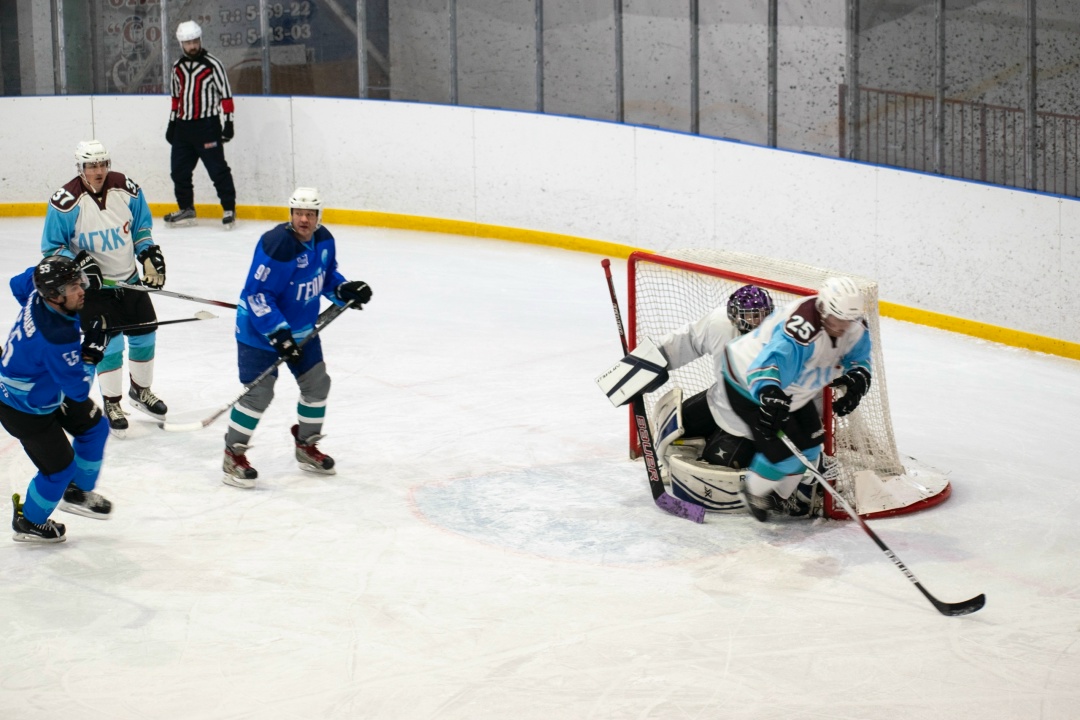 БОЛЕЕМ ЗА «ГЕЛИЙ» - В СВОБОДНОМ ОТКРЫТ ХОККЕЙНЫЙ СЕЗОН