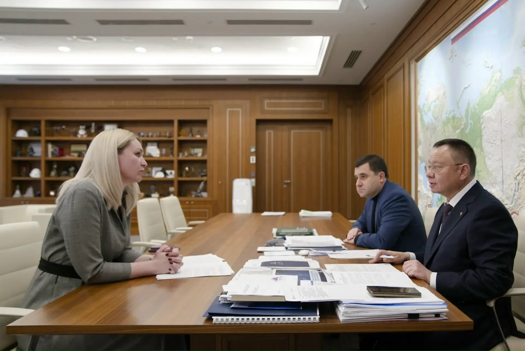 Глава Минстроя России Ирек Файзуллин провел совещание по вопросам строительства социальной инфраструктуры в Омской области