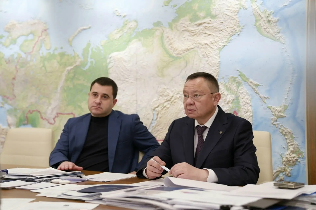 Глава Минстроя России Ирек Файзуллин провел совещание по вопросам строительства социальной инфраструктуры в Омской области