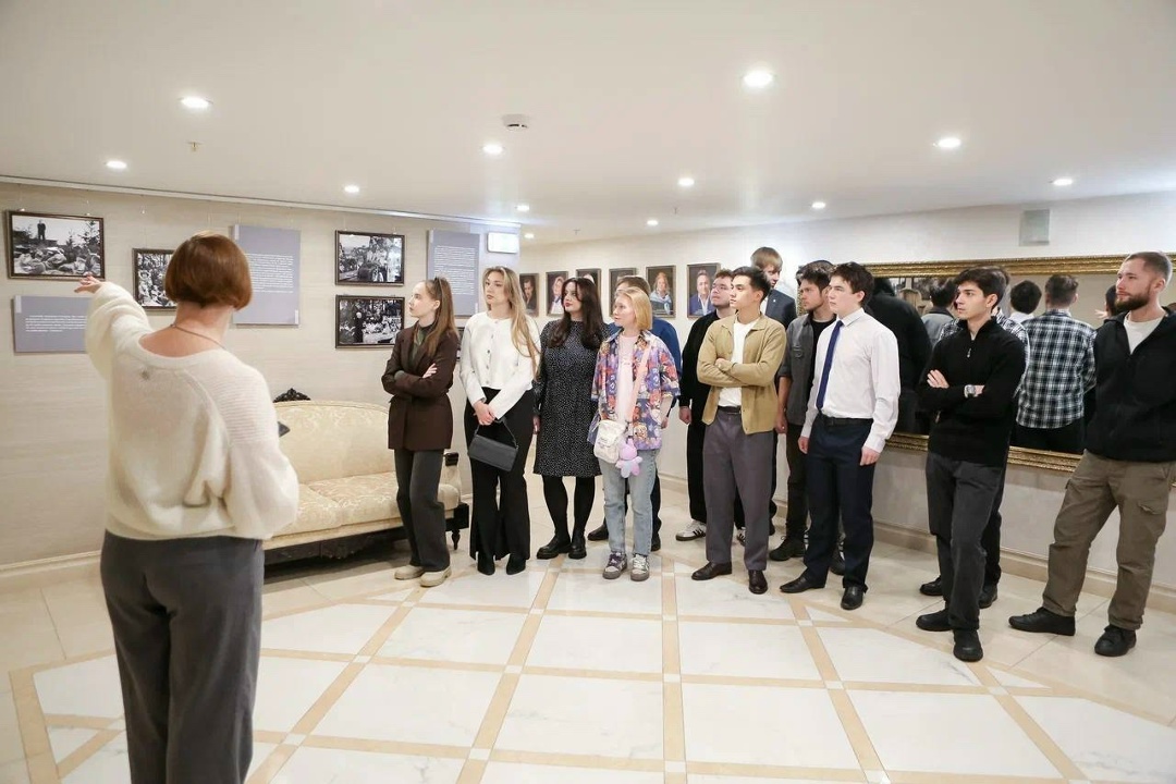 «Бурить» словами Актёры Малого театра и молодые нефтяники ЛУКОЙЛа без кулис, но с горящими глазами учатся ораторскому мастерству.