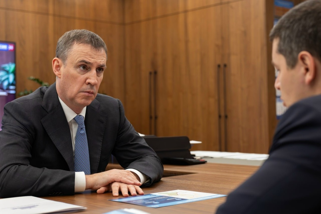 Дмитрий Патрушев и губернатор Ямало-Ненецкого автономного округа Дмитрий Артюхов обсудили сельское хозяйство и экологию региона.