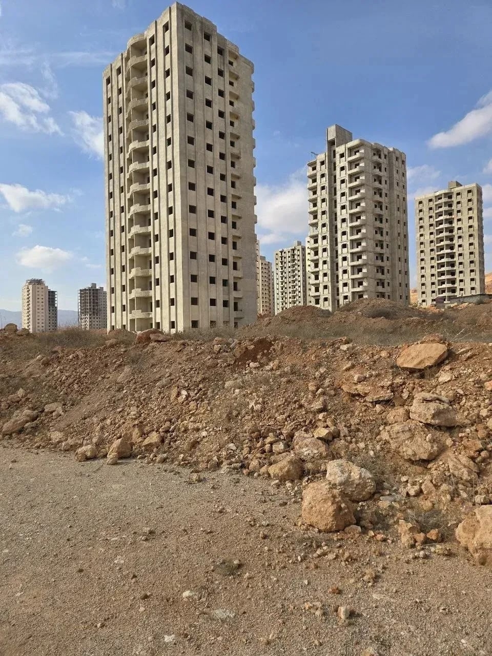 Делегация Постоянной Российско-Сирийской комиссии по торгово-экономическому и научно-техническому сотрудничеству, возглавляемая Главой Минстроя России Иреком…