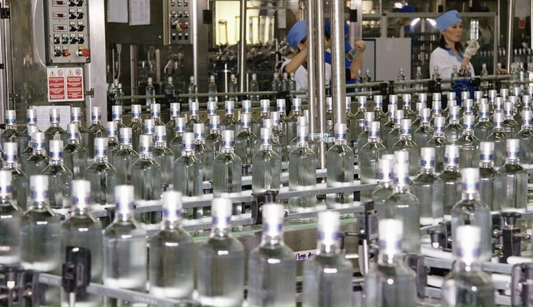 Simple Group, крупный дистрибутор и импортер вина, запустила производство премиальной водки «Арктика». Бутылка объемом 0,5 л в рознице будет стоить 899 руб.,…