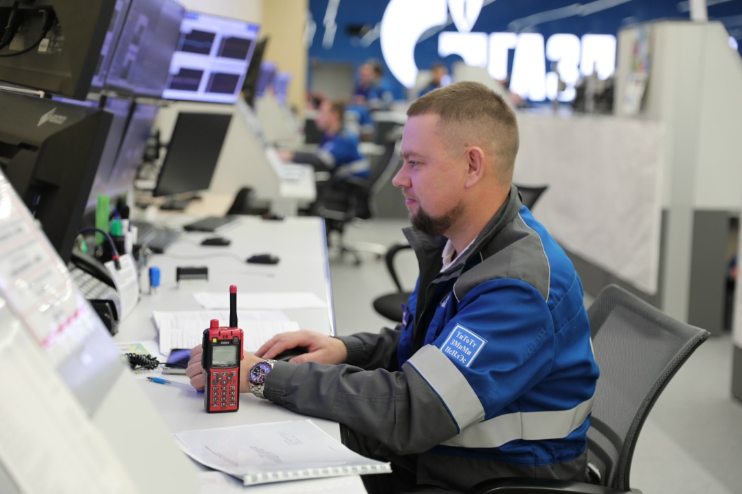 УТРО В ЦЕНТРАЛЬНОЙ ОПЕРАТОРНОЙ Дежурство оперативного персонала в Центральной операторной Амурского ГПЗ – посменное – каждые двенадцать часов.