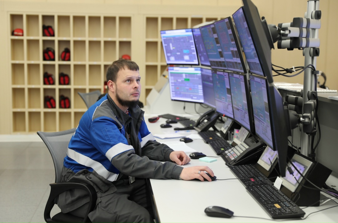 УТРО В ЦЕНТРАЛЬНОЙ ОПЕРАТОРНОЙ Дежурство оперативного персонала в Центральной операторной Амурского ГПЗ – посменное – каждые двенадцать часов.