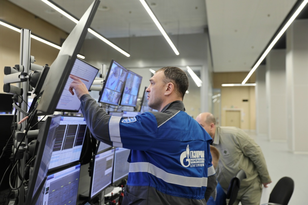 УТРО В ЦЕНТРАЛЬНОЙ ОПЕРАТОРНОЙ Дежурство оперативного персонала в Центральной операторной Амурского ГПЗ – посменное – каждые двенадцать часов.