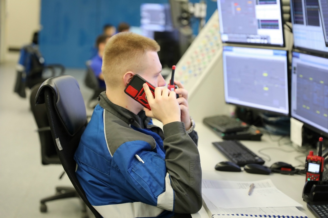 УТРО В ЦЕНТРАЛЬНОЙ ОПЕРАТОРНОЙ Дежурство оперативного персонала в Центральной операторной Амурского ГПЗ – посменное – каждые двенадцать часов.