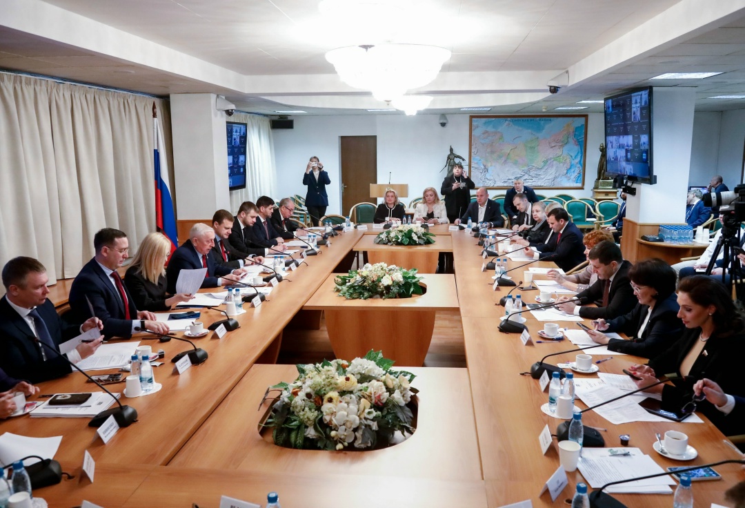 Глава Минвостокразвития Алексей Чекунков на парламентских слушаниях в Госдуме доложил о мерах по развитию электроэнергетики на Дальнем Востоке.