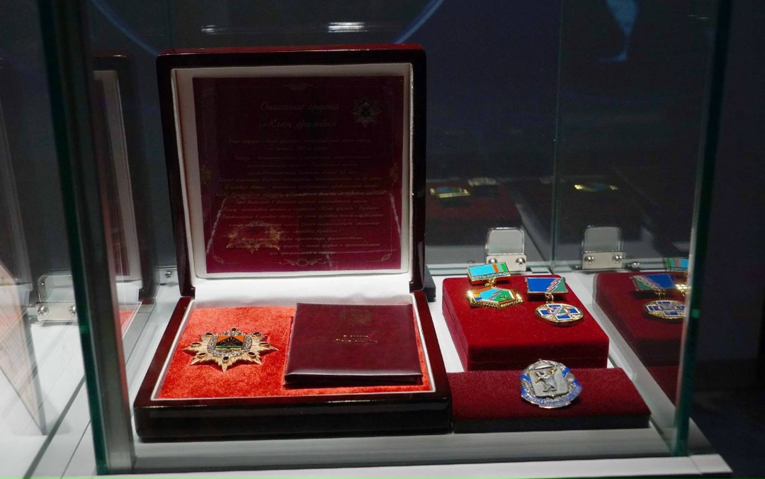 Мелодия длиной в эпоху При содействии ЛУКОЙЛа открылась выставка, посвящённая большому юбилею Александры Николаевны Пахмутовой.