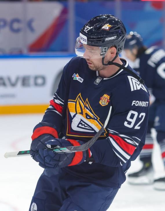 Кузнецов — без гола, но с победой.
Металлург взял дерби в Челябинске