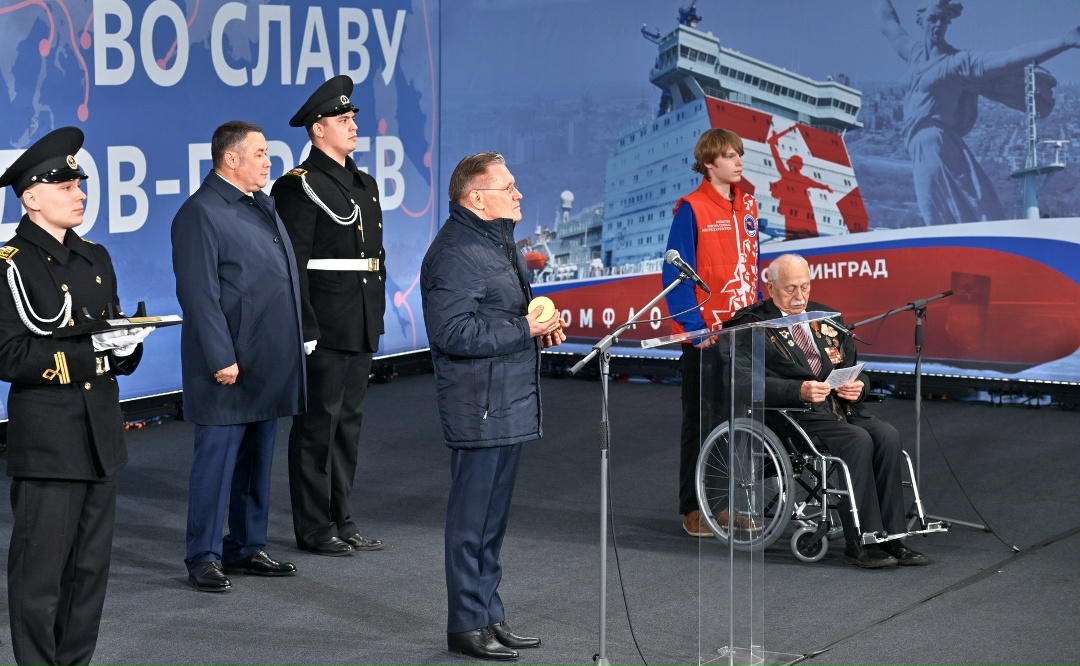 На Балтийском заводе заложили шестой серийный универсальный атомный ледокол «Сталинград». Атомоход проекта 22220 будет введен в эксплуатацию в 2030 году.