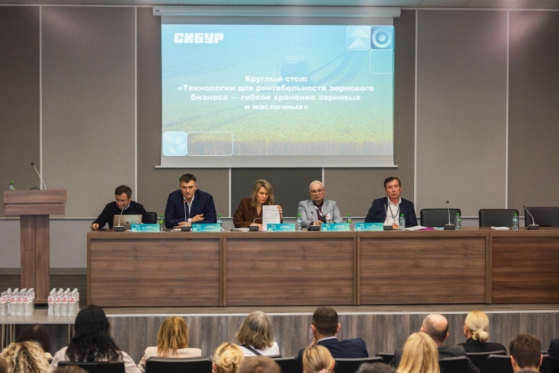 Новость компании. Круглый стол на «ЮГАГРО»: как полимерные рукава спасают прибыль аграриев