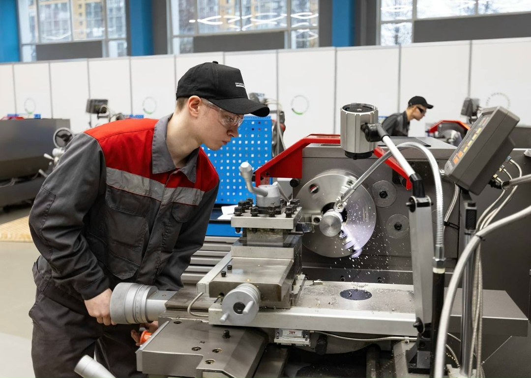 Дмитрий Чернышенко: Чемпионат «Профессионалы» – самое масштабное соревнование по профессиональному мастерству в России.