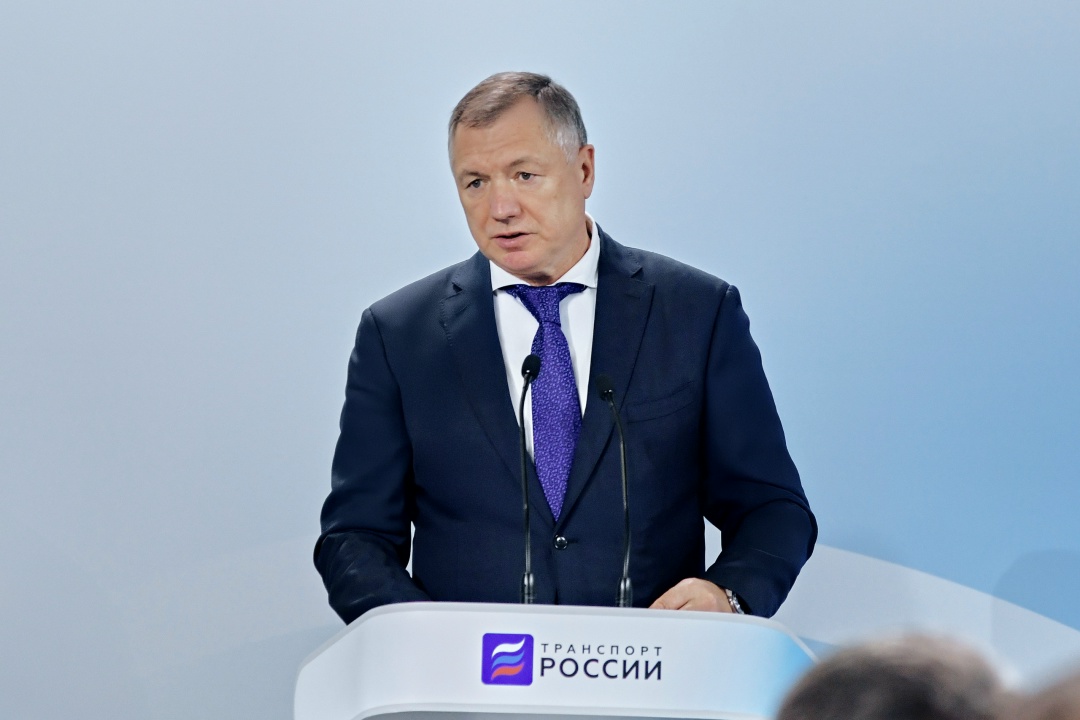 Марат Хуснуллин вручил награды лучшим дорожным командам регионов.