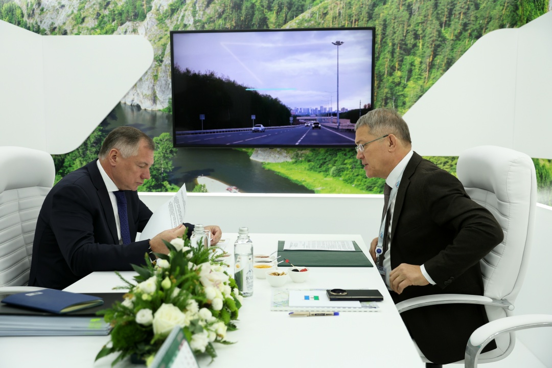 Марат Хуснуллин провел встречи с губернаторами на полях Транспортной недели.