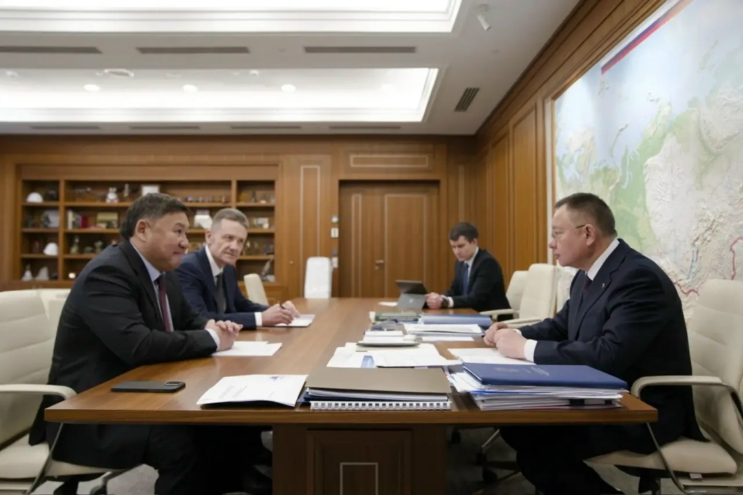 Министр строительства и ЖКХ РФ Ирек Файзуллин провел рабочую встречу с Главой Республики Тыва Владиславом Ховалыгом
