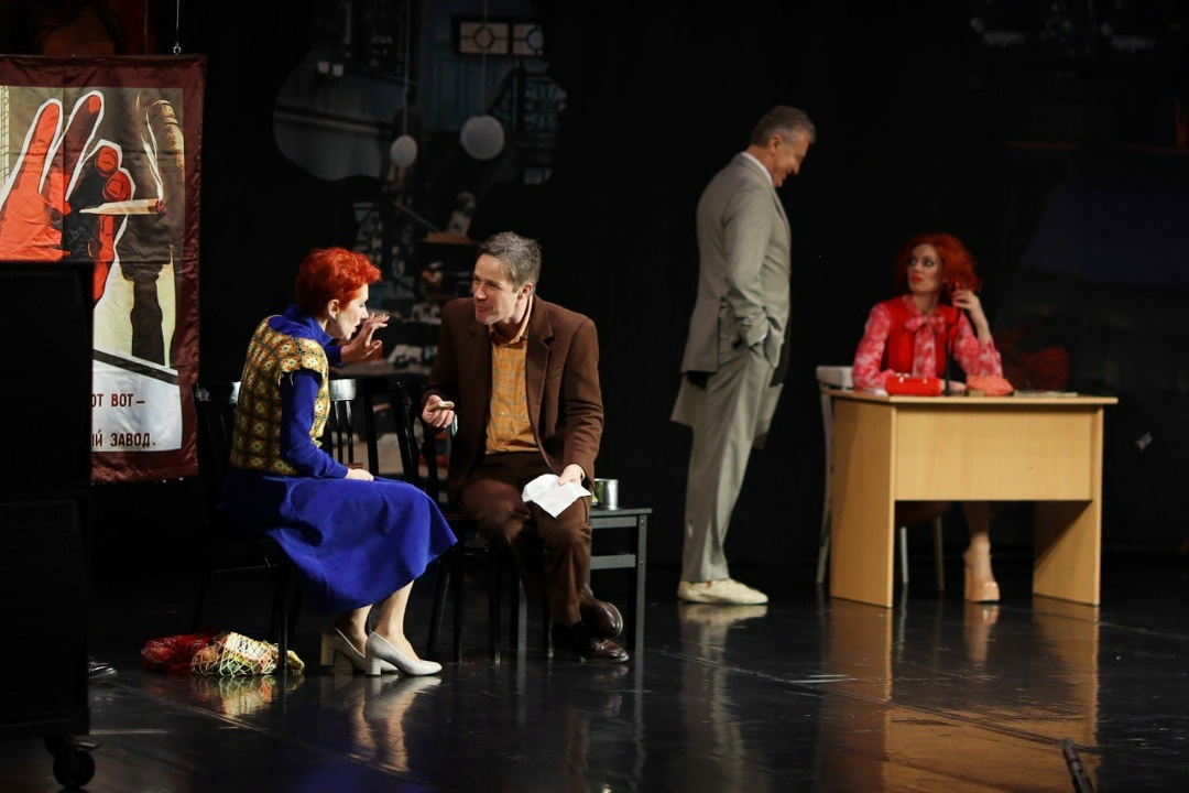 Цветы, комплименты и «Служебный роман»!