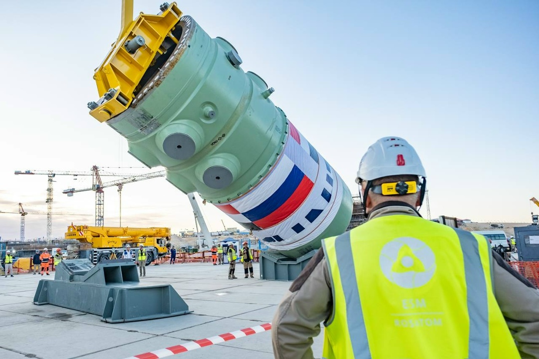 На энергоблоке №1 египетской АЭС «Эль-Дабаа» был установлен в проектное положение корпус реактора