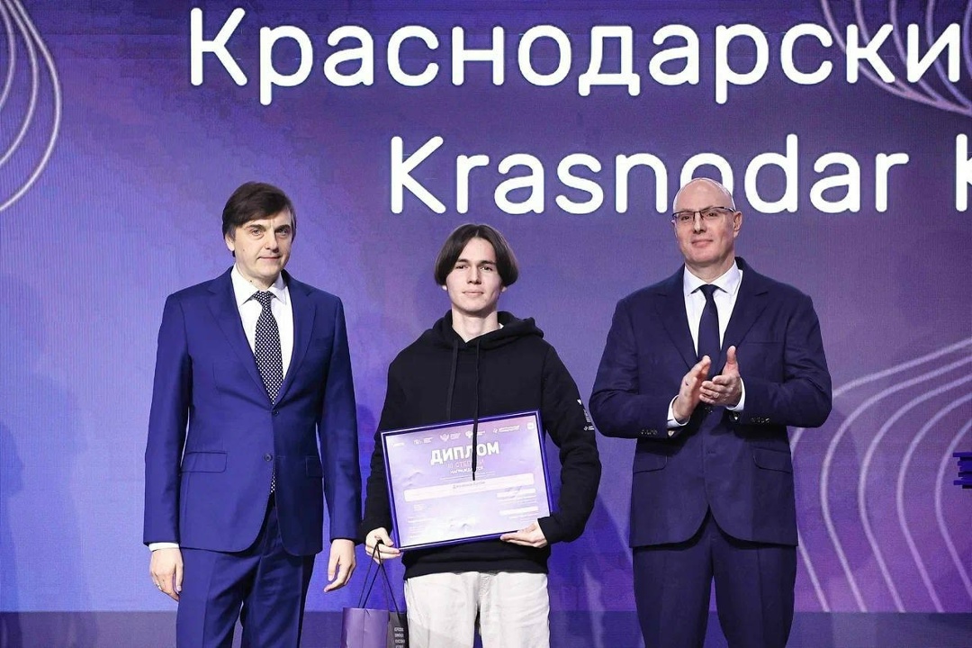 Дмитрий Чернышенко и Сергей Кравцов наградили победителей Всероссийской олимпиады по искусственному интеллекту.
