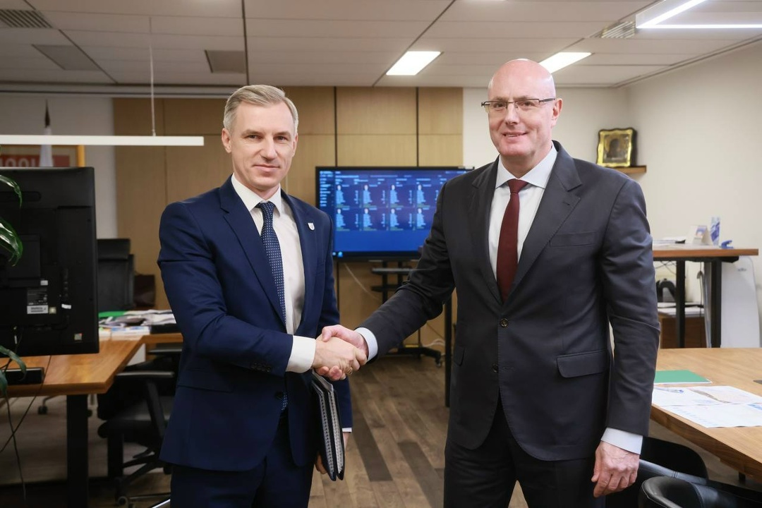 Дмитрий Чернышенко провел рабочую встречу с губернатором Смоленской области Василием Анохиным.