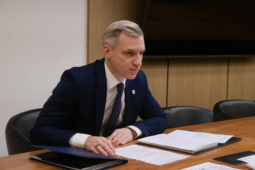 Дмитрий Чернышенко провел рабочую встречу с губернатором Смоленской области Василием Анохиным.