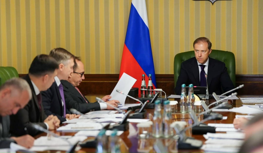 Денис Мантуров провел совещание по развитию отрасли лесного машиностроения.