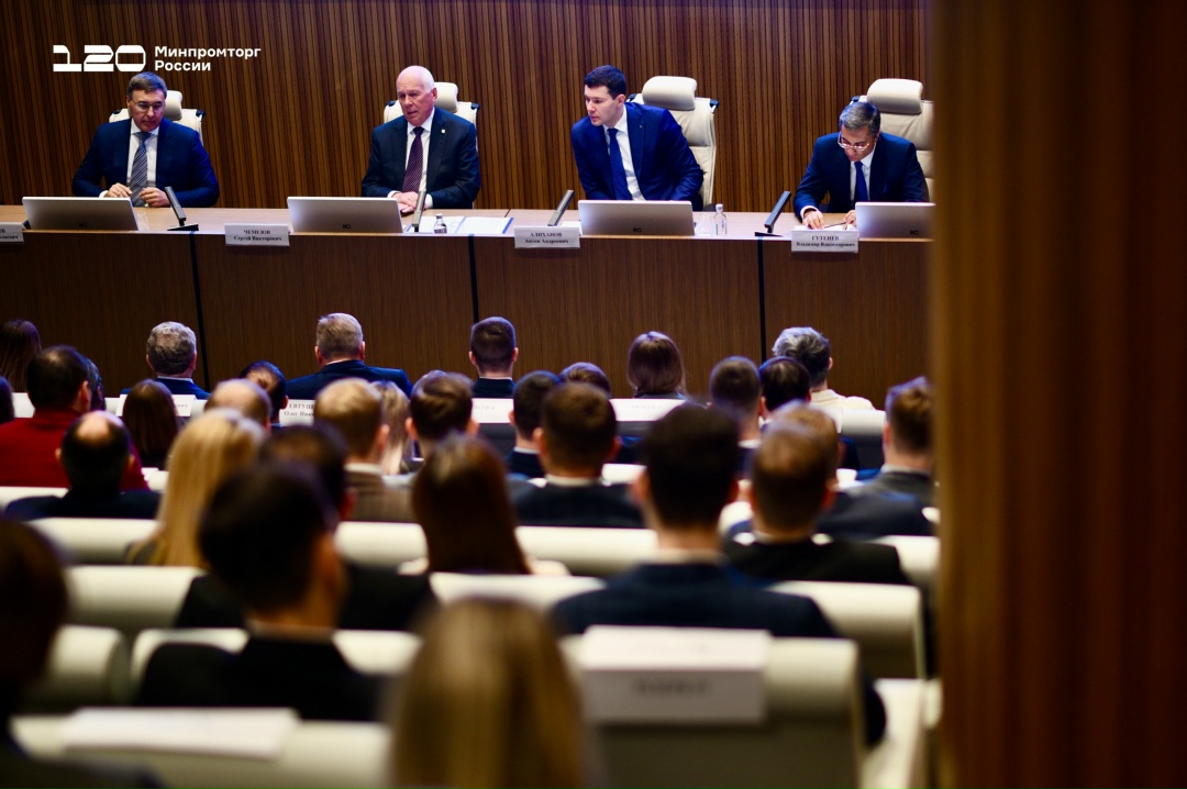 Антон Алиханов принял участие во встрече с молодыми учеными на площадке ГК «Ростех».