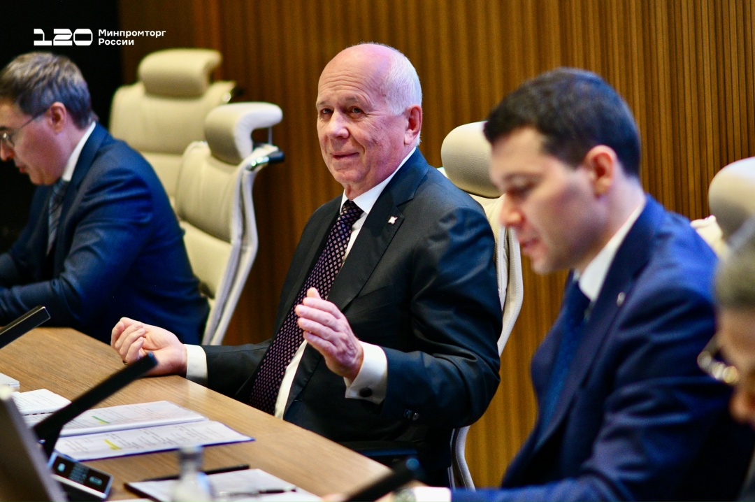 Антон Алиханов принял участие во встрече с молодыми учеными на площадке ГК «Ростех».