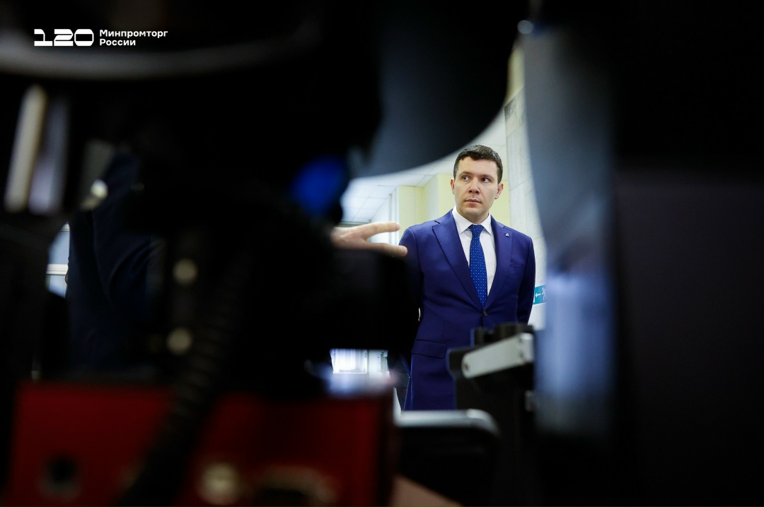 Антон Алиханов посетил государственный научный центр «ВНИИФТРИ»